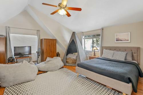 Woodsy A-frame Hideaway