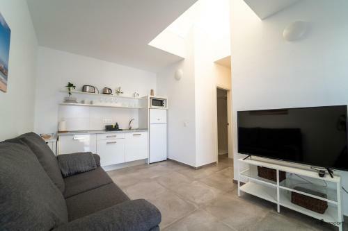 Apartamentos Anjomacar I