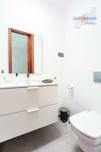 Villa Blanca, Designer Villa With Pool In Teguise