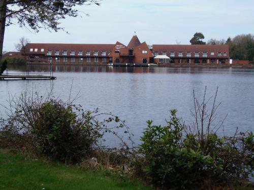 Lakeside Lodges