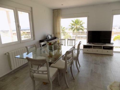 Gorgeous And Uniq 4-bed Villa In Gran Alacant