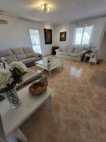 Gorgeous And Uniq 4-bed Villa In Gran Alacant