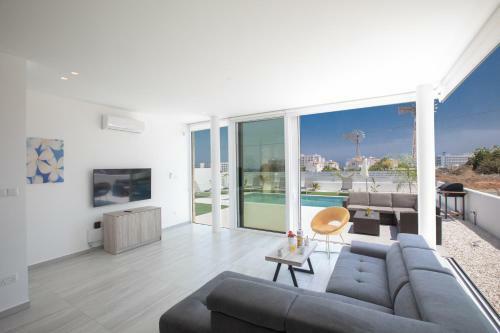Relax At Your Brand-new Seaview Villa, Protaras-centre And Beachside