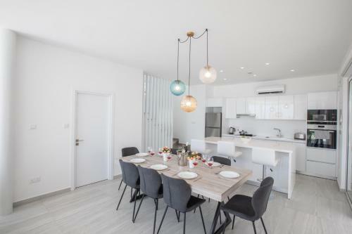 Relax At Your Brand-new Seaview Villa, Protaras-centre And Beachside