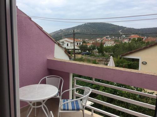 Apartments By The Sea Vinisce, Trogir - 17210