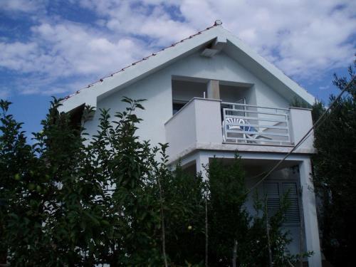 Apartments By The Sea Vinisce, Trogir - 17210