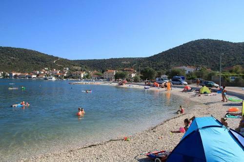 Apartments By The Sea Vinisce, Trogir - 17210