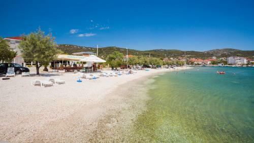 Apartamento A5 - Modern Apt With Terrace 3 Min Walk To Beach