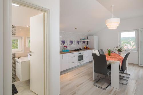 Apartamento A8 - Modern Apt With Terrace 3 Min Walk To Beach