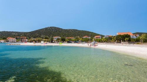 Apartamento A8 - Modern Apt With Terrace 3 Min Walk To Beach