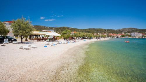 Apartamento A8 - Modern Apt With Terrace 3 Min Walk To Beach