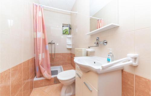 Stunning Apartment In Vinisce With 2 Bedrooms