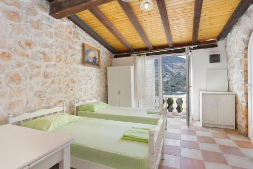 Apartments By The Sea Vinisce, Trogir - 18674