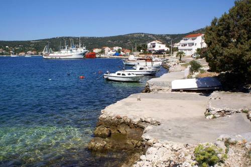 Apartments By The Sea Vinisce, Trogir - 19014