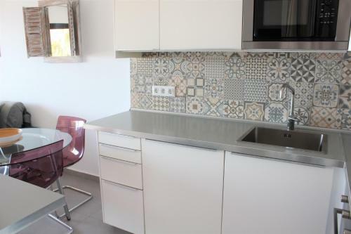 Fantastic 2 Bd Sea Views Apartment