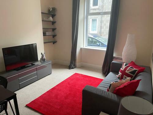 Beautiful 2 Bedroom Apartment- Prime Location, Aberdeen Centre