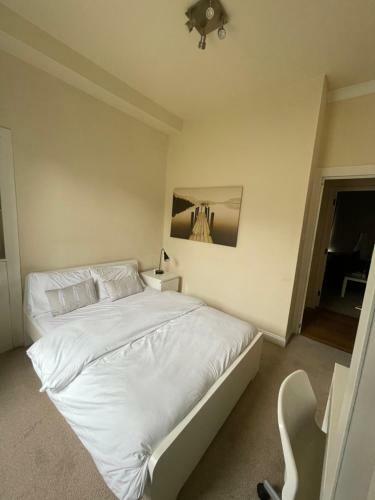 Beautiful 2 Bedroom Apartment- Prime Location, Aberdeen Centre