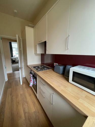 Beautiful 2 Bedroom Apartment- Prime Location, Aberdeen Centre