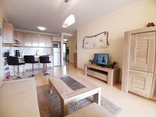 Well Refined Apartment - Stunning Pool