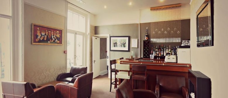Hillcrest Hotel