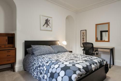 Hutch 2 Bed Apart