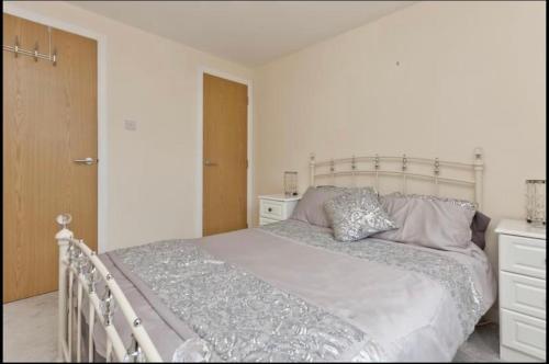 Apartamento Spacious 2bed Flat W/private Parking