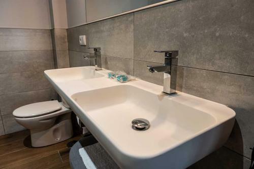 Valsain Lodge Con Piscina Y Patio Privado