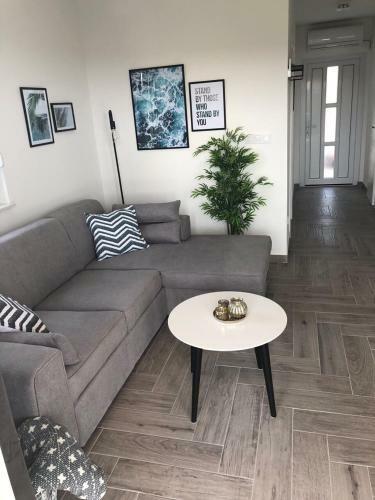 Ellavis Apartments