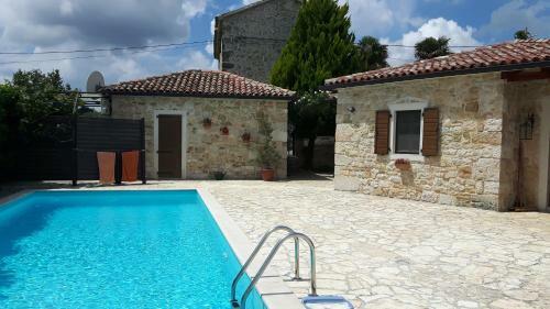House Lunja