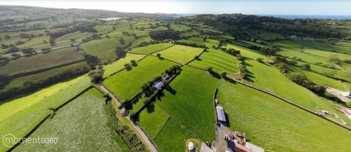 Camping Shabby Chic Caravan - Pen Cefn Farm Holiday