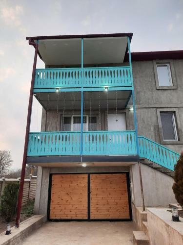 House Bn