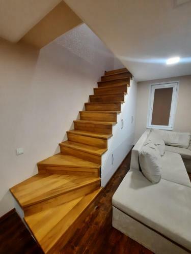 House Bn