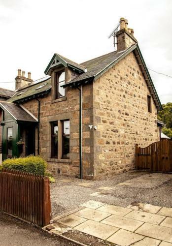 Copperbroc -whisky House In The Scottish Highlands