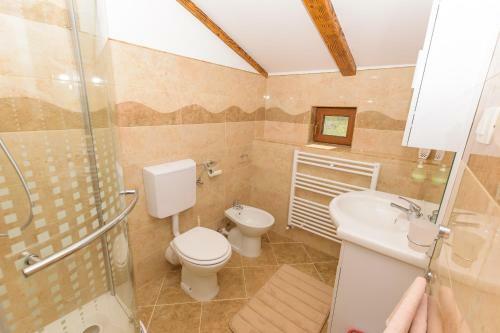 Spacious Holiday Home Guran