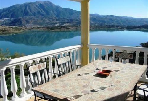 Villa Iris Stunning Views Heated Pool