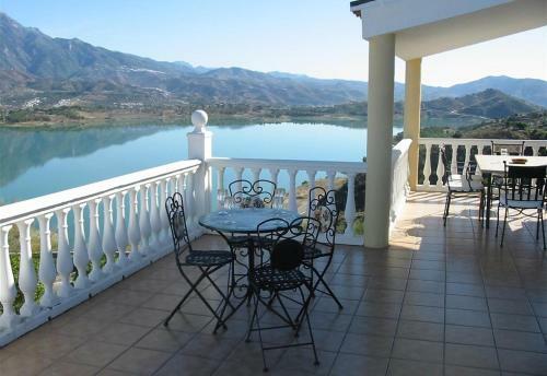 Villa Iris Stunning Views Heated Pool