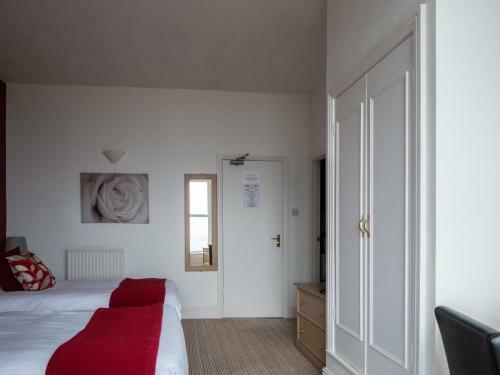 Hostal Beachfield Hotel