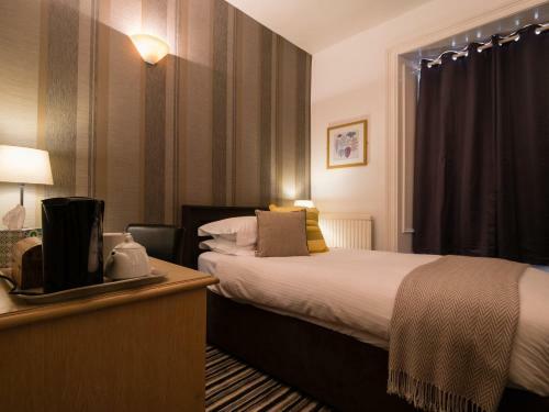 Hostal Beachfield Hotel
