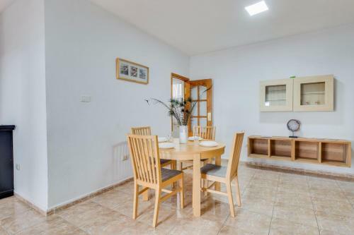 Three Bedroom Apartment II Near Sc