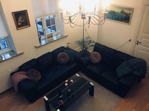 Apartamento Centralt I Gentofte I 2 Plan, Ved S-tog Og Busser