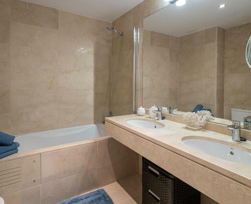 Very Well Located Apartment 500m From The Beach & Golf!