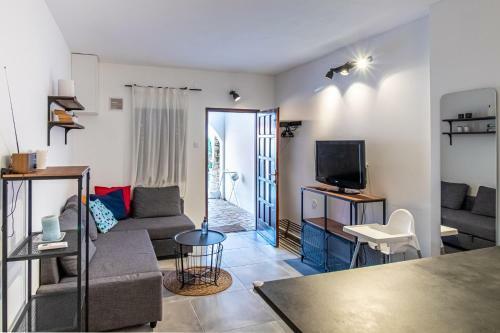 Cool Sunny Apartments