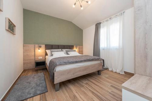 Luxury Apartments - La Vir 3 & 4