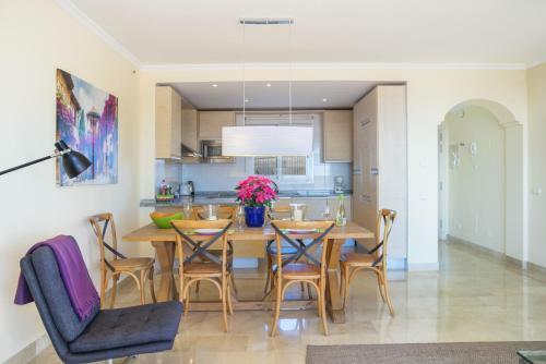 Astonishing View Modern Apartment