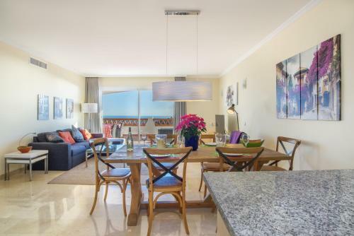 Astonishing View Modern Apartment