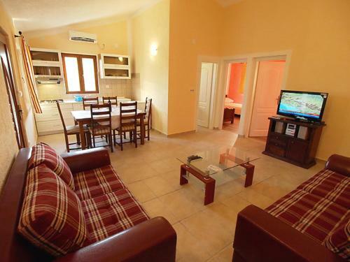 Apartments With Pool, Vir