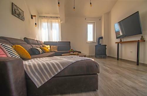 Olea Apartments Vir