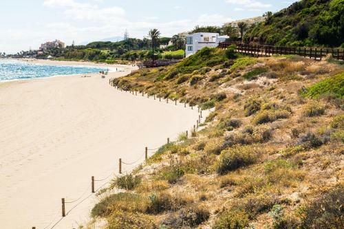 2 Bedroom Apartment, Garden View, 5 Mins From The Beach