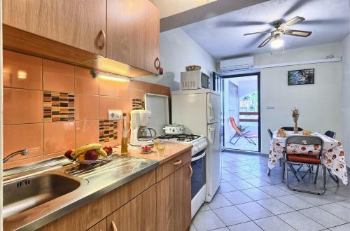 Apartments By The Sea Basina, Hvar - 5699