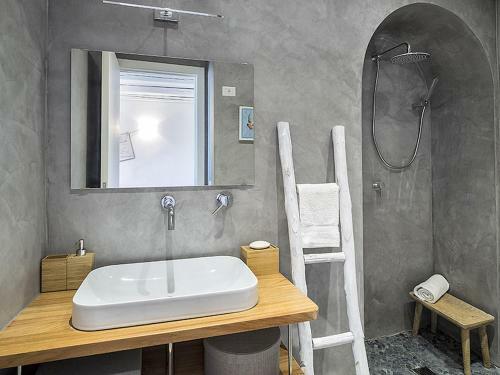 A Quaint Holiday Home For 4 In Acireale Sicily